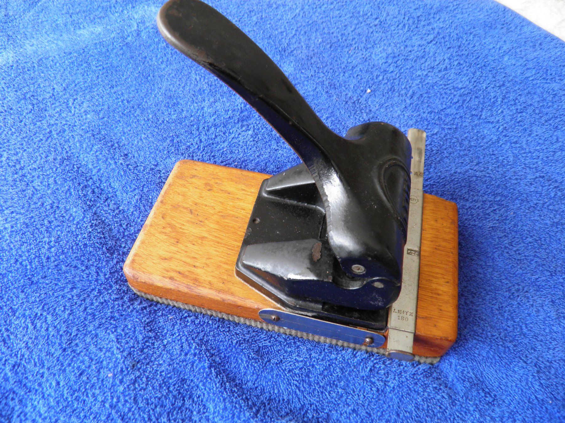 Leitz Tutti gli attrezzi: Vintage Locher LEITZ 180 – Usato da Triesen FL venduto da Trigon 9