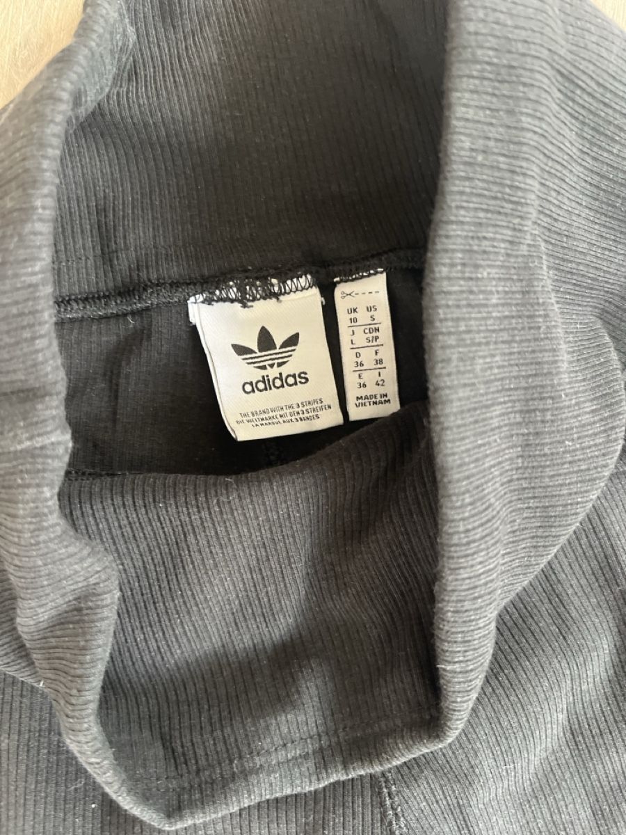 Adidas Leggings: gerippte Leggins Adidas – Usato da Bremgarten AG venduto da Anna1999999 2