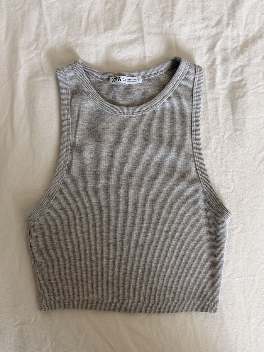 Zara Top: ZARA cropped tank top  – Nuovo (secondo la descrizione) da Buonas venduto da mej_6s67
