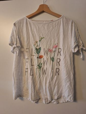 Sommerliches T-Shirt mit Blumenprint, Grösse L, Top!