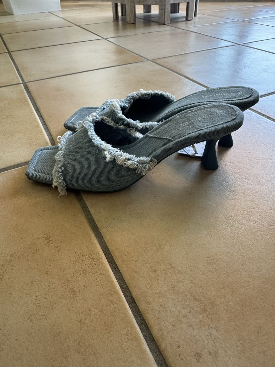 Damenschuhe: kitten heels en jeans  – Neu und originalverpackt aus Lonay von nei_79jc 3