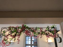 Deko-Blumenranke aus Metall mit Blumendeko, 150cm lang