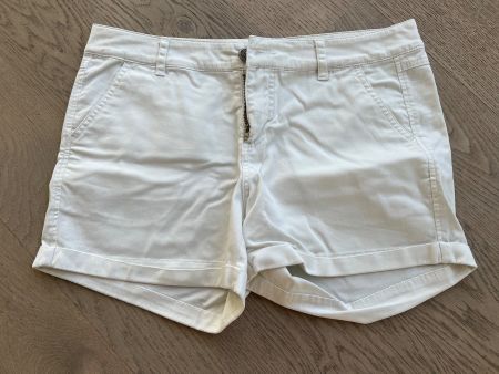 Coole weisse Short von Woolworths, Gr. 10 (95 cm Hüftumfang)