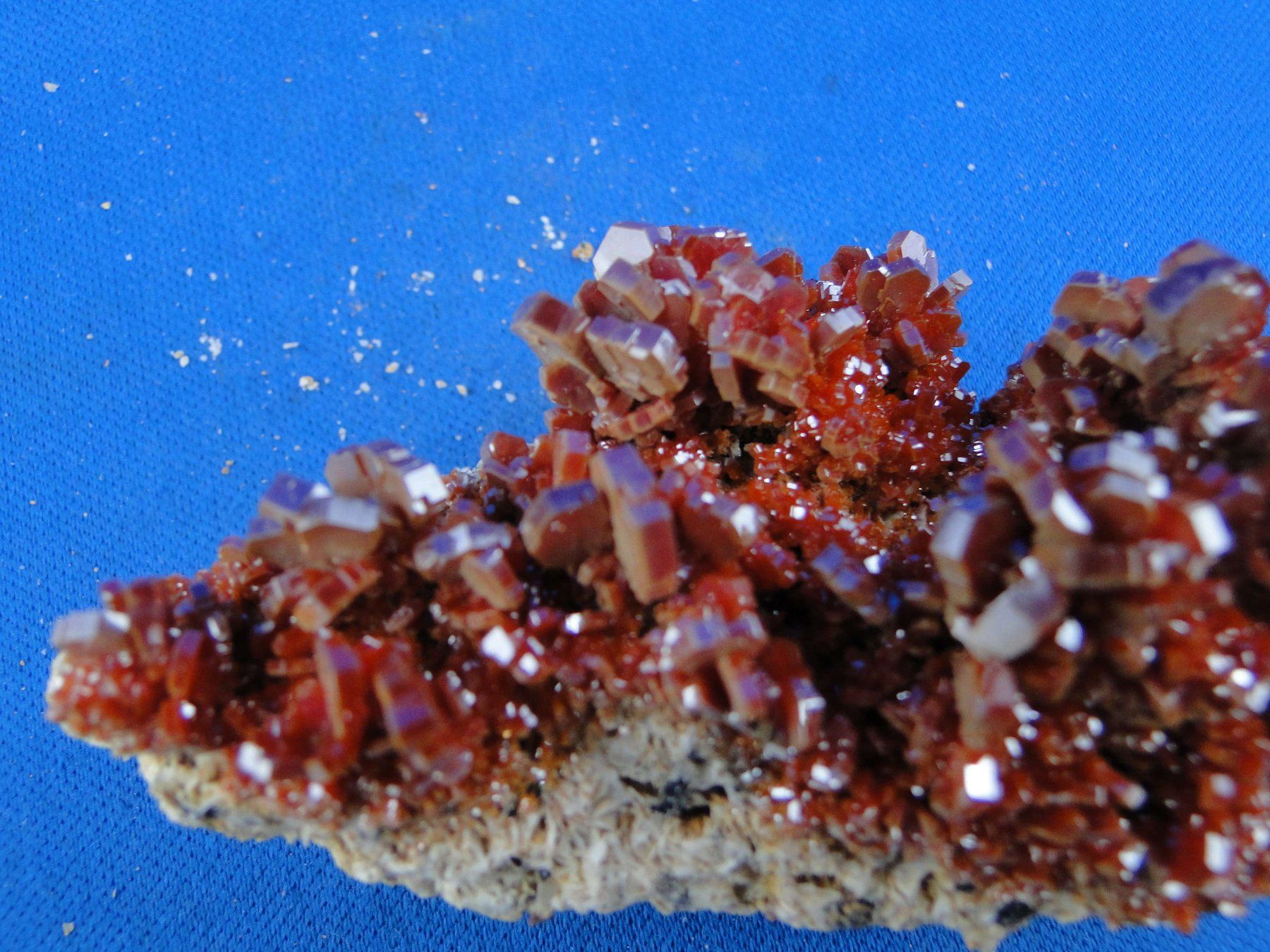 Mineralien & Heilsteine: Vanadinit – Gebraucht aus Schinznach Bad von Demerald 9