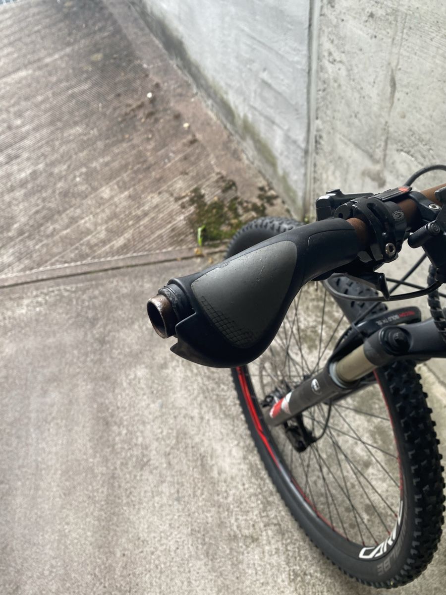 Specialized Biciclette: Specialized Mountainbike ab 1 CHF – Difettoso da Lenzburg venduto da yachst 8
