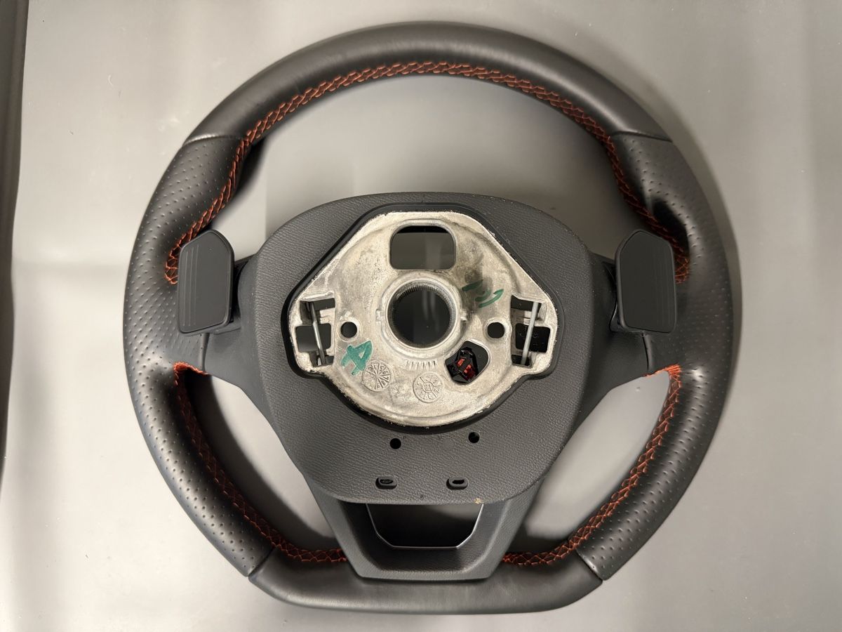 Seat Tutti pezzi di ricambio auto: Seat Ateca 2021 volante originale – Usato da Quartino venduto da Ed35 2