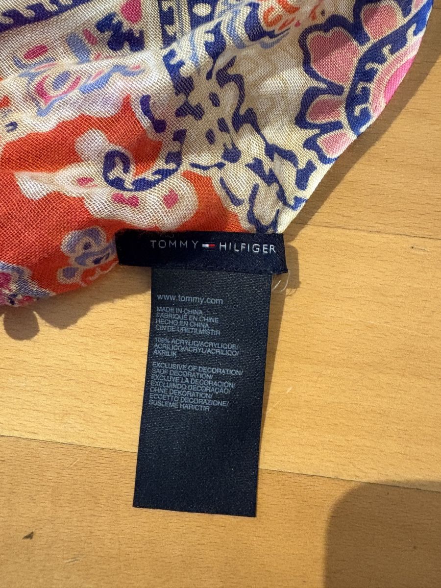 Tommy Hilfiger Foulard & Sciarpe: Tommy Hilfiger scarf – Usato da Rolle venduto da gos_2xy5 1
