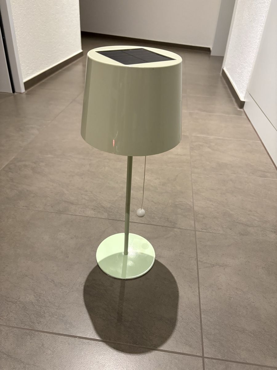 Lampade: Solar Tischlampe, neuwertig, grün – Usato da Fehraltorf venduto da spearman