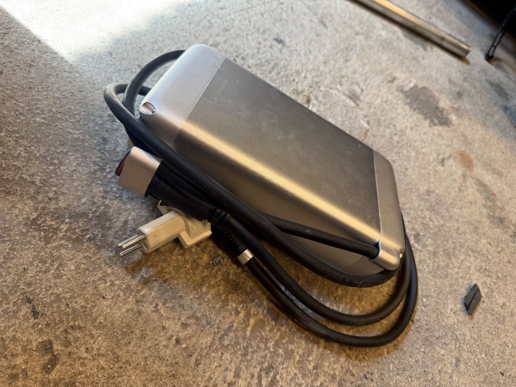 Caricabatterie: Stark Varg Portable Charger – Nuovo (secondo la descrizione) da Vicosoprano venduto da Alessandro__C 2
