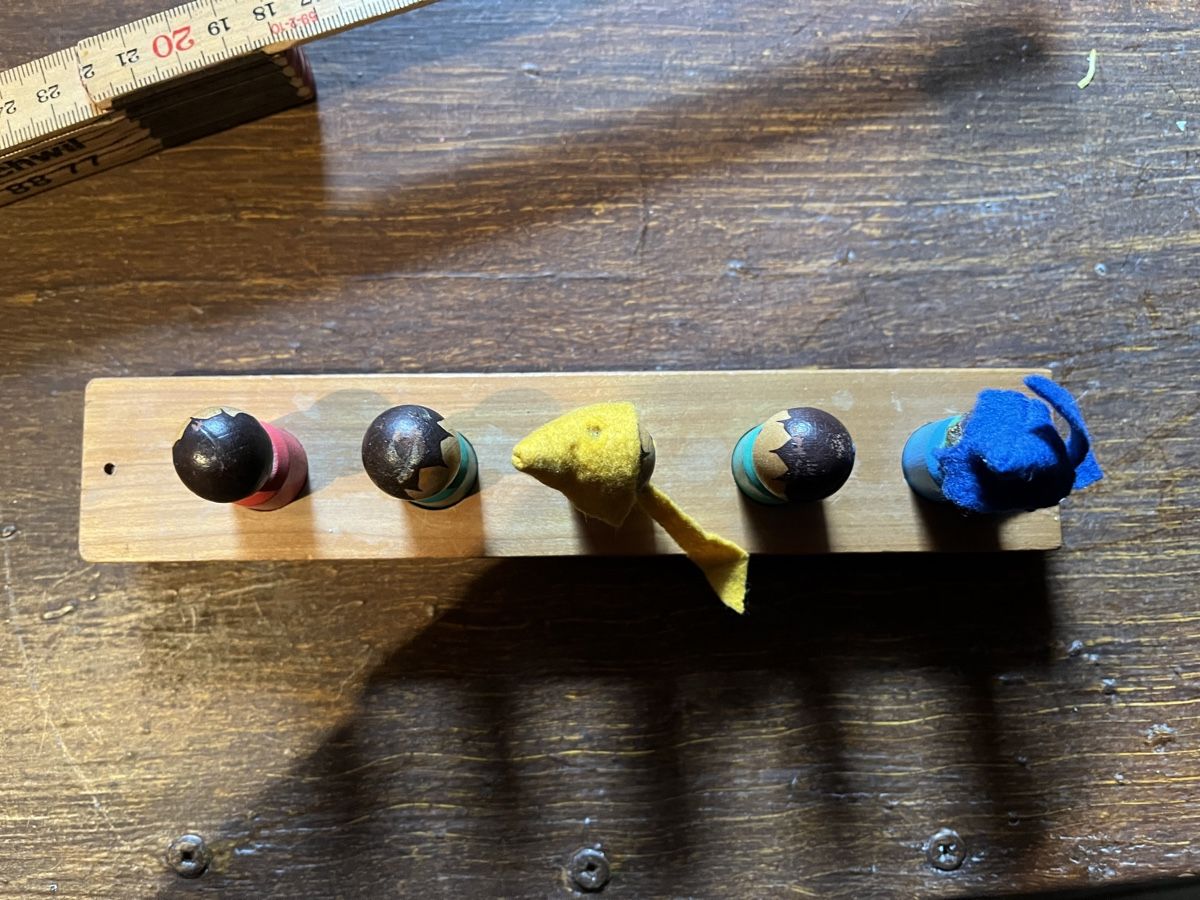 Spielzeuge: Holzboot mit 5 Zwergen, Figuren Profuond – Gebraucht aus Urnäsch von schneewittli. 1