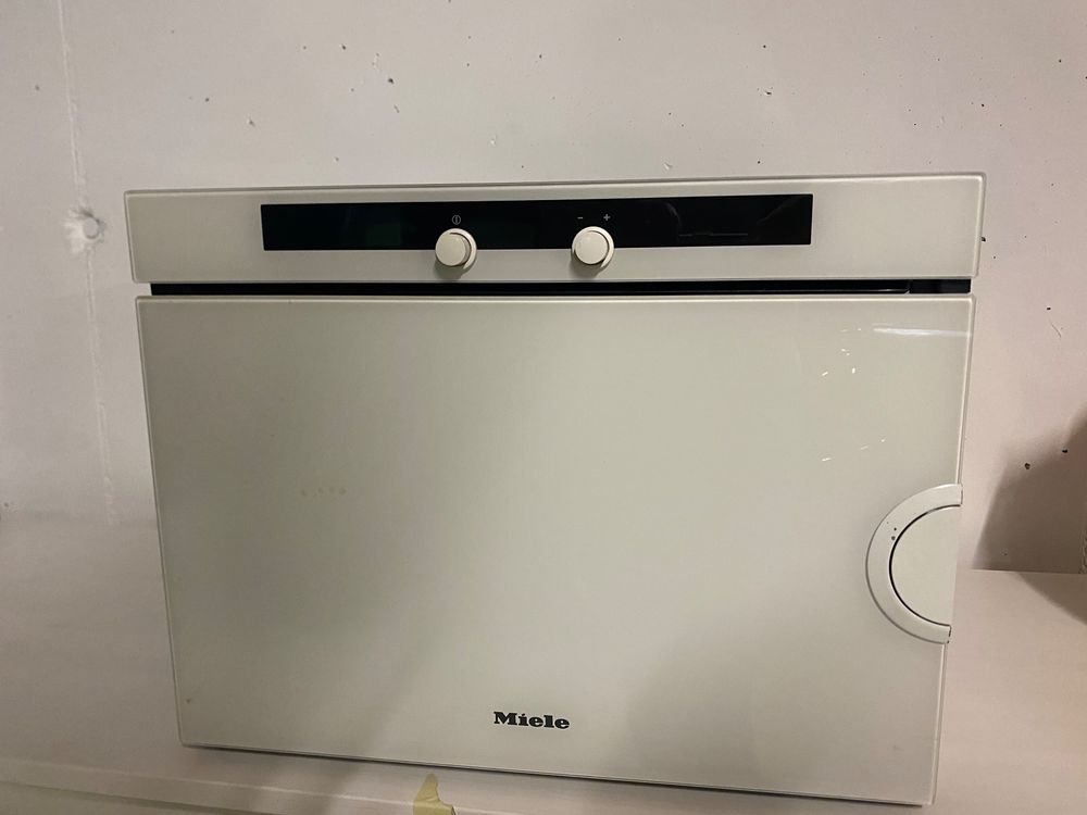 Miele Steamer MADE IN GERMANY TYP DG 2351 LIS/RO1 Kaufen auf Ricardo