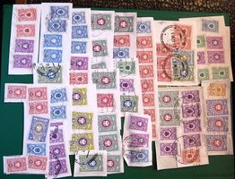 Russie - timbres courants récents sur 24 fragments papier