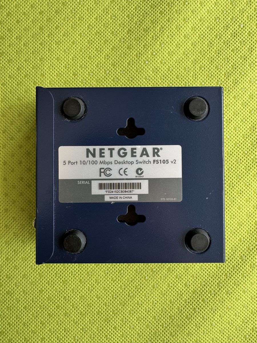 Netgear Hub & Switch: Netgear Switch FS105 5 Port 10/100 Fast Ethernet – Usato da Näfels venduto da Madresue 3