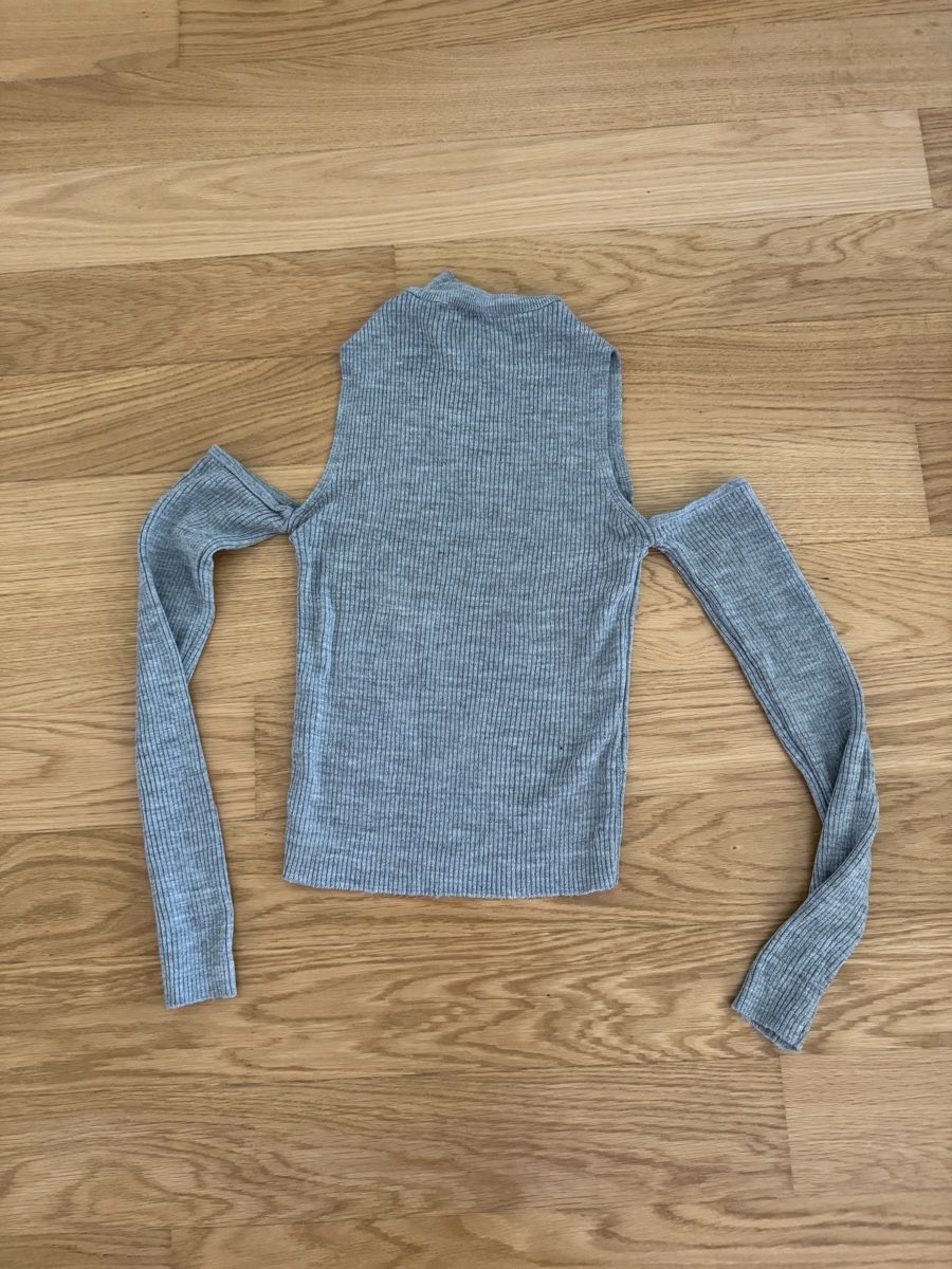 Pulls & Sweat-shirts: Pullover grau Grösse XS mit Cut-outs – D'occasion à Zürich par ErnstS_23 2