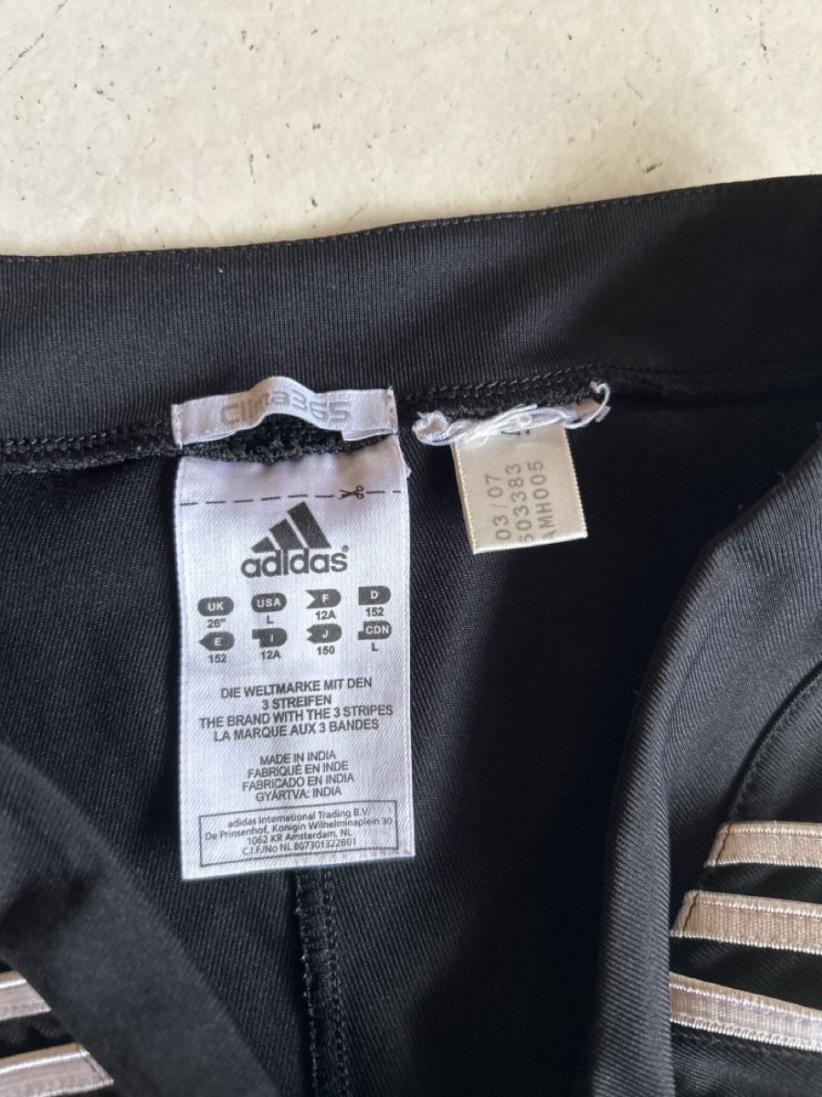 Adidas Pantaloni: Sporthose Adidas 152 – Usato da Bubikon venduto da arvaka 1