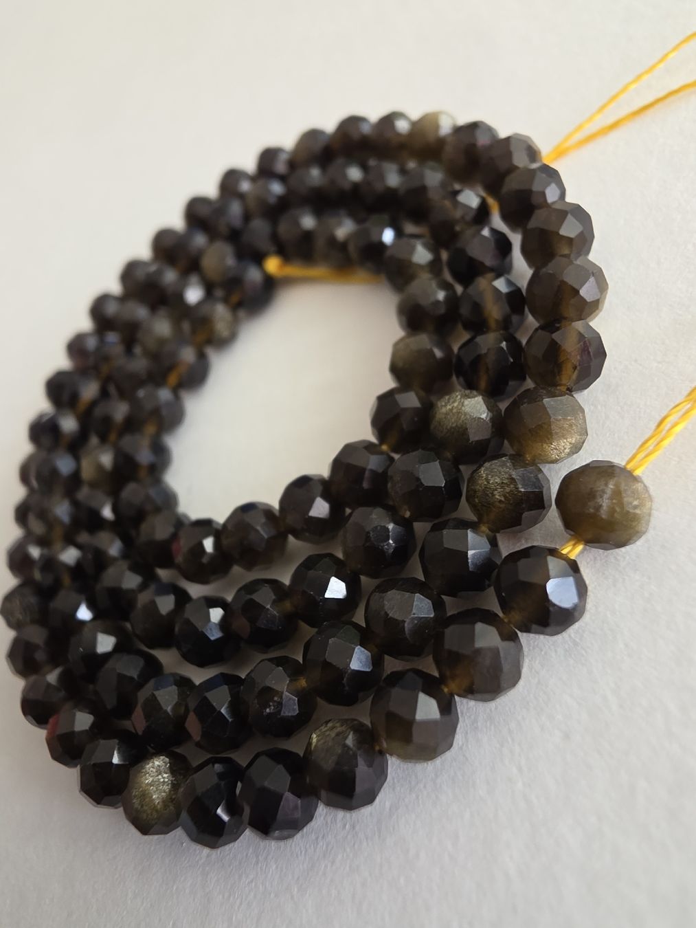 Minerali & Pietre curative: Obsidian facettiert 4mm. Strang – Nuovo e nell'imballaggio originale da Menziken venduto da Mirager 1