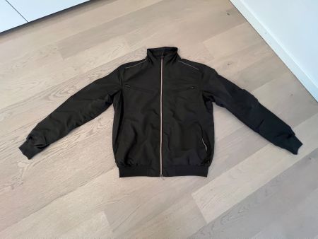 Schöner brauner superleichter Blouson