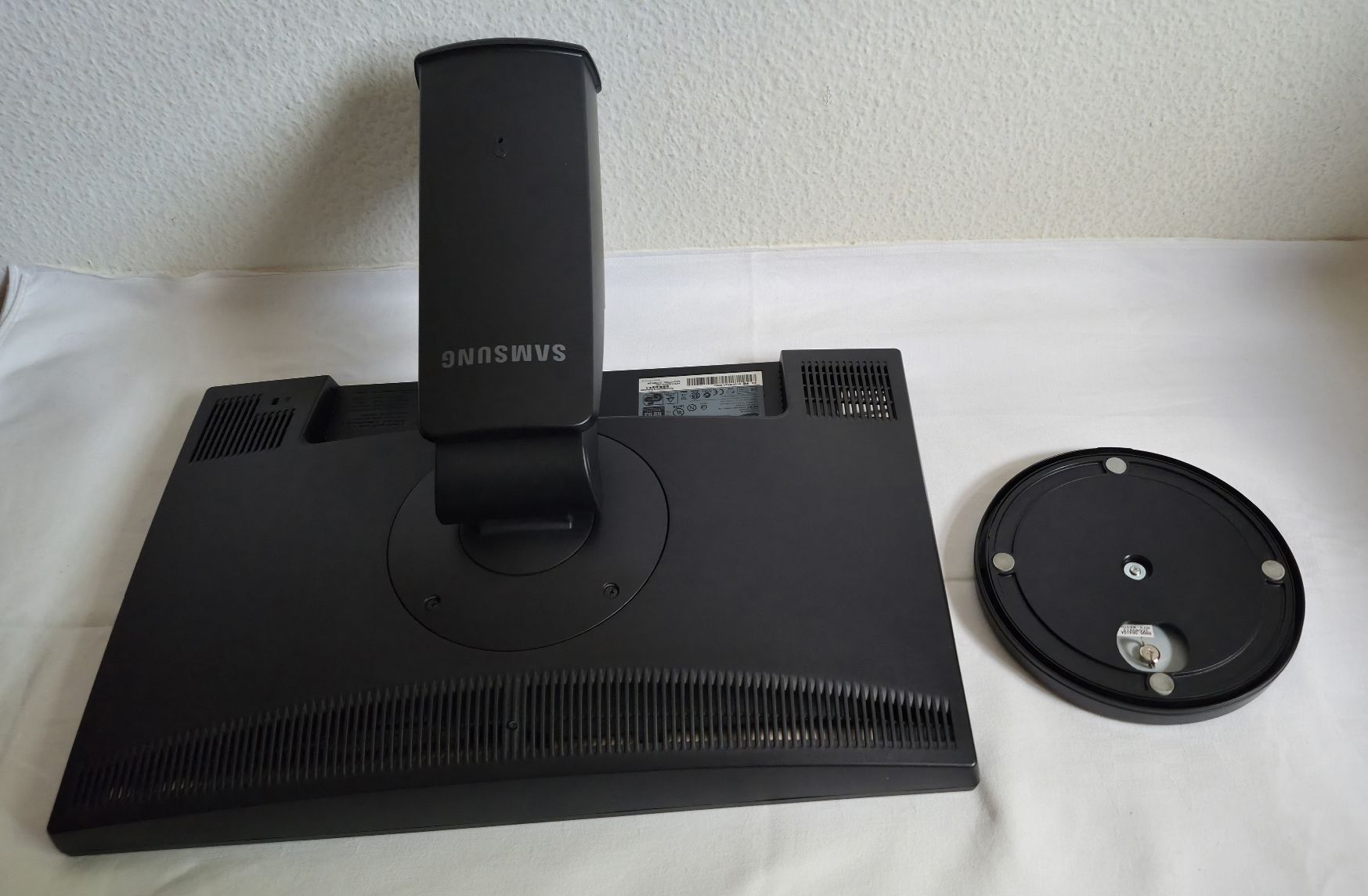 Samsung Monitor: Samsung SyncMaster 2243BW 22″ Widescreen-LCD-Bildschirm – Usato da Birsfelden venduto da Hunter_75 5