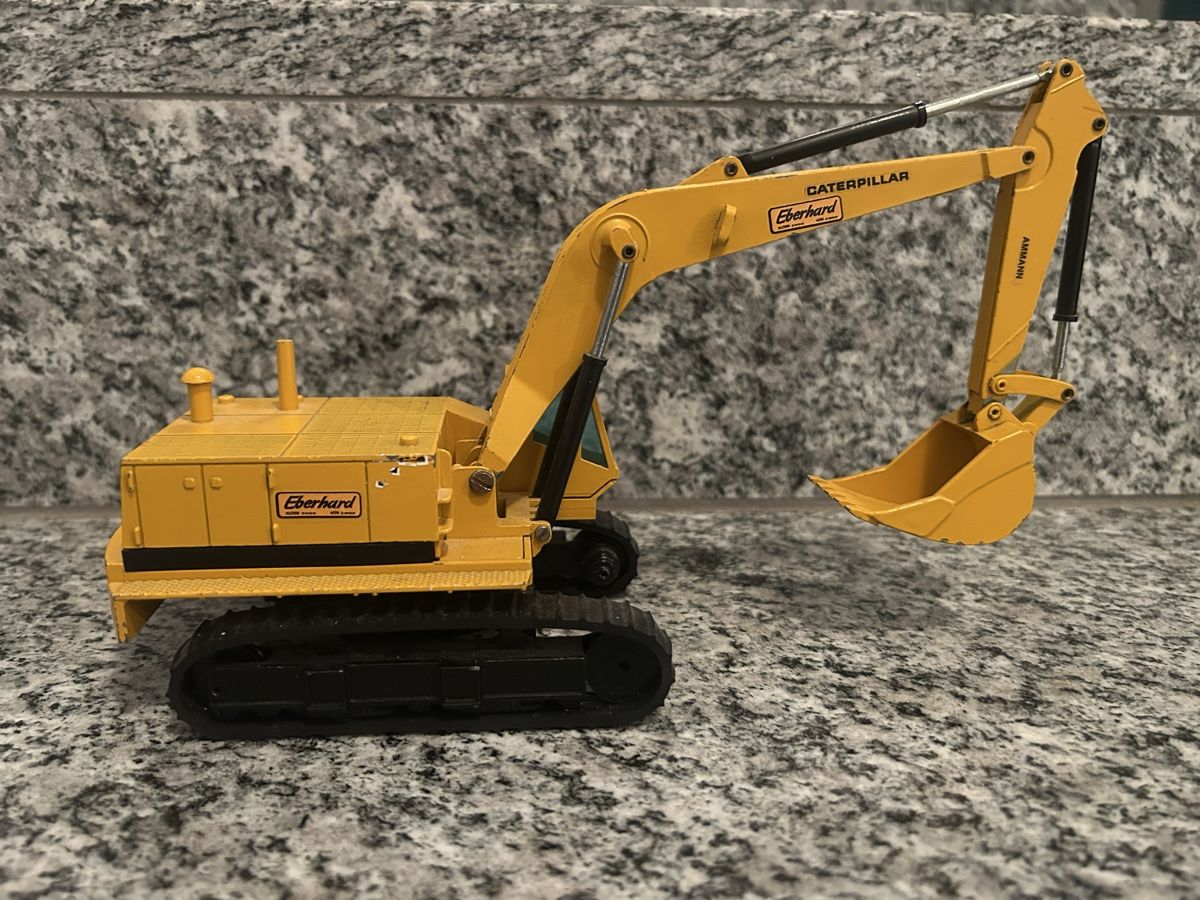 Caterpillar Kit di modellismo & Modellini statici: Caterpillar 245, 1:50 , NZG – Usato da Horw venduto da Tigercat635 2