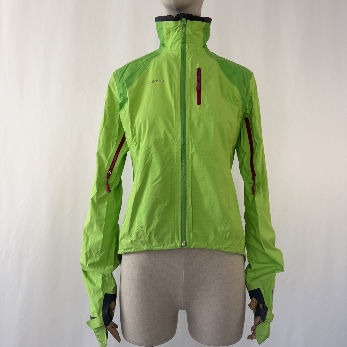 Norrøna Giacche: NORRONA Fjora New GORE-TEX Jacket – Nuovo (secondo la descrizione) da Emmen venduto da Colette-Juliette