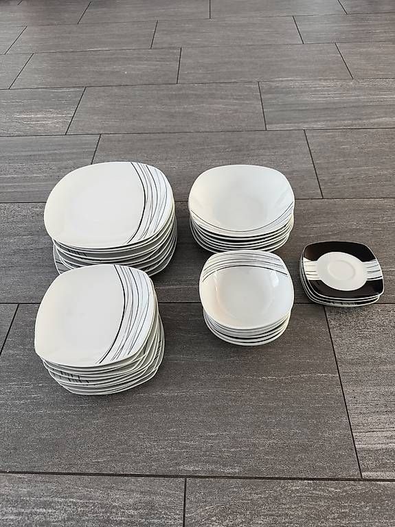 Set di piatti: Geschirr Set – Usato da Schiers venduto da ani_nd8h