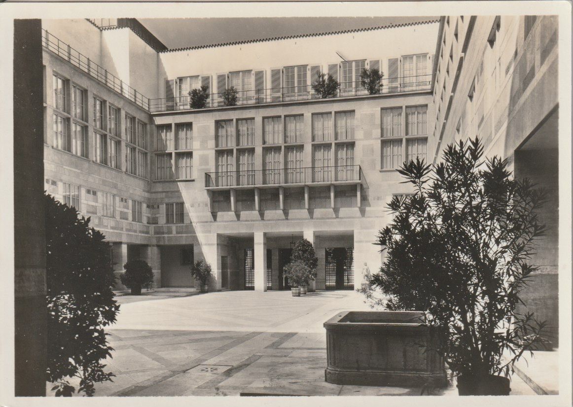 Cartoline postali: AB 229 Basel, Kunstmuseum, ca. 1940 – Usato da Freienbach venduto da Bhaltis