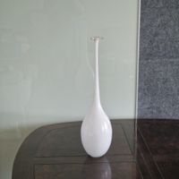 Weiße Vase – moderne, schlanke und elegante Form – H. 50 cm