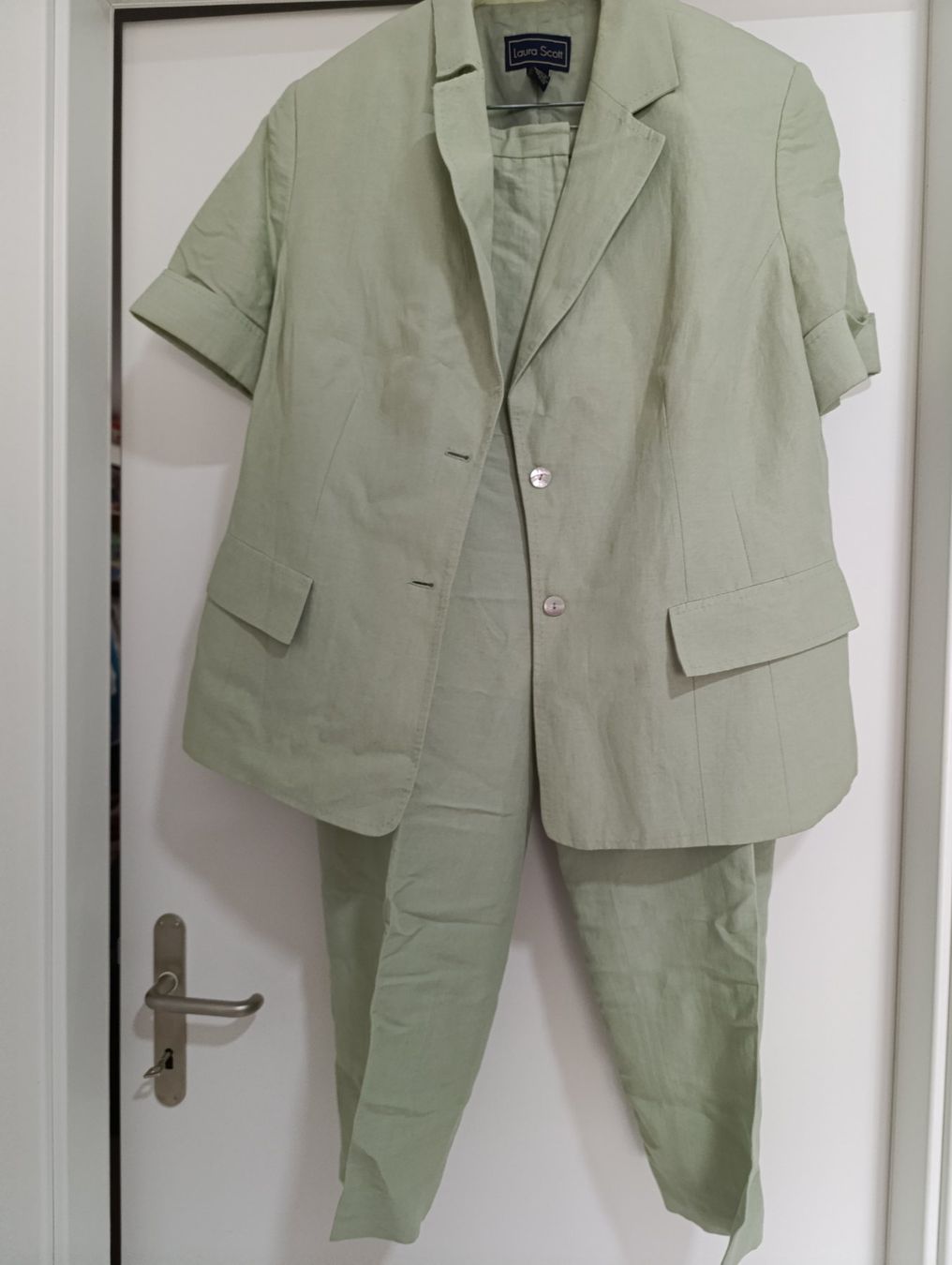 Giacche: Ensemble deux pièces vert – Usato da St-Cergue venduto da Neviana