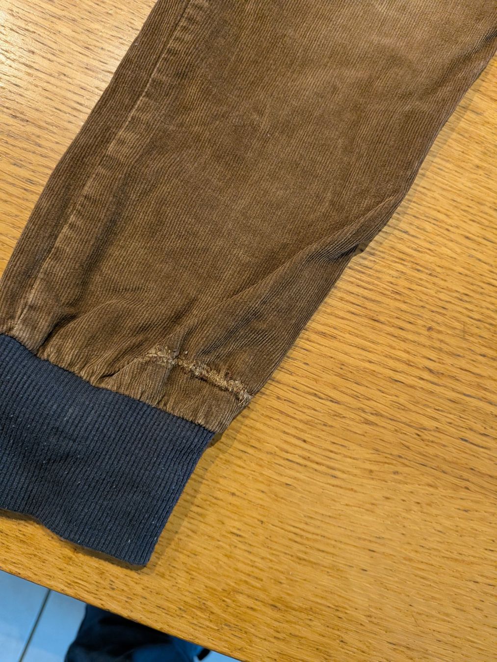 Lotti di vestiti: Zwei Räuberhosen im Set – Usato da Menziken venduto da Ale.burri 4