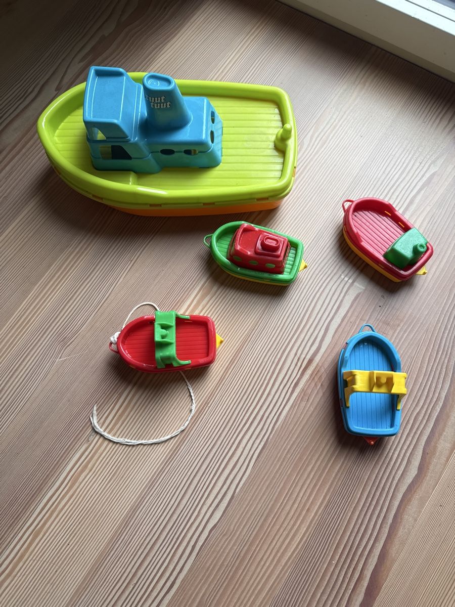 Spielzeuge: Spielzeug-Boote Set – Gebraucht aus Brittnau von Malwe 2