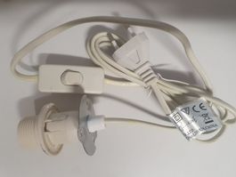 Weisse Lampenfassung E14 mit Schalter und Stecker