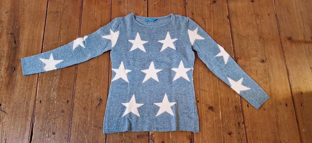 Maglioni & Felpe: Hellblauer Pullover mit Sternen in S – Usato da Zürich venduto da ninni_me