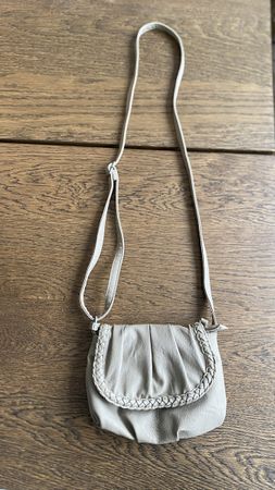 Umhängetasche klein beige mit geflochtenem Rand Unisex 