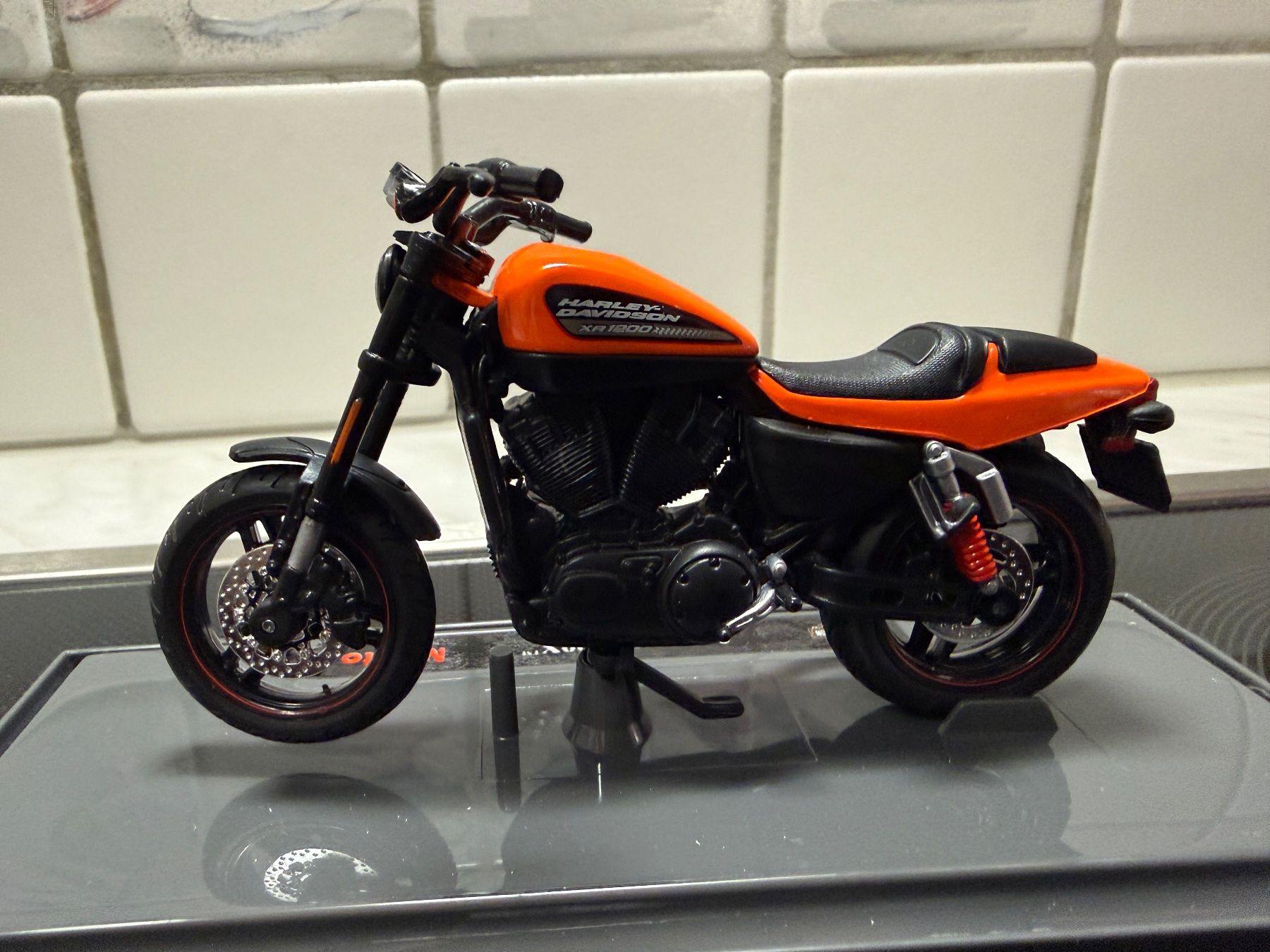 Maisto Voitures modèles: Harley Davidson 2011 XR 1200X orange 1/18 – Neuf avec emballage d'origine à Messen par Versber 6
