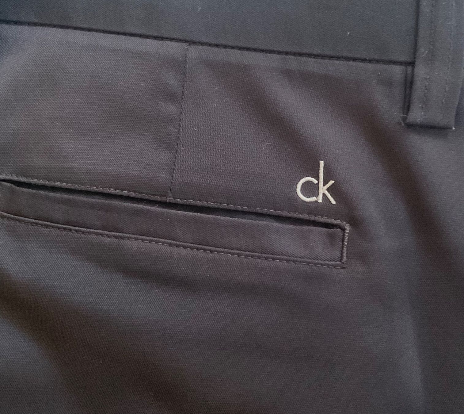 Calvin Klein Pantaloni: Calvin Klein golf pantalon noir – Usato da Corseaux venduto da Mililaforet75 7