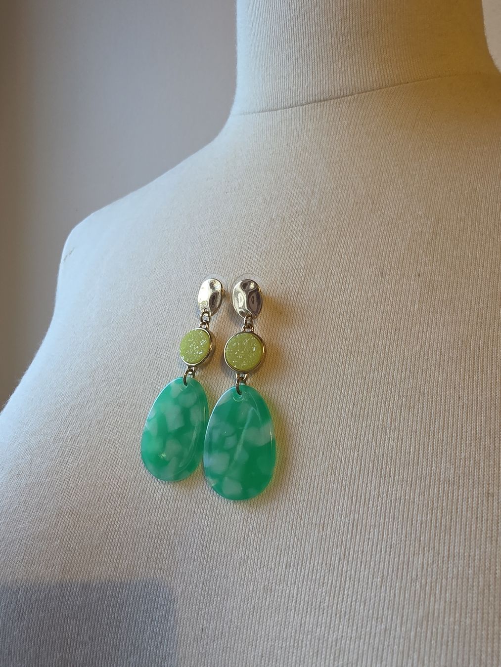Orecchini pendenti & Orecchini a lobo: Boucles d'oreilles vertes – Usato da Perly venduto da dayna_46