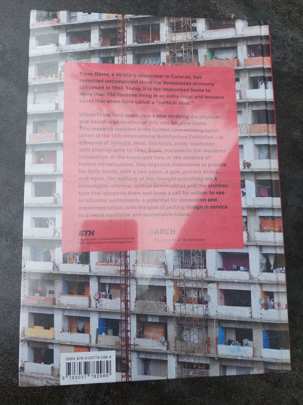 Bücher: Torre David Informal Vertical Communities Buch, neu, Ovp – Neu und originalverpackt aus Brunnen von Livianda 1