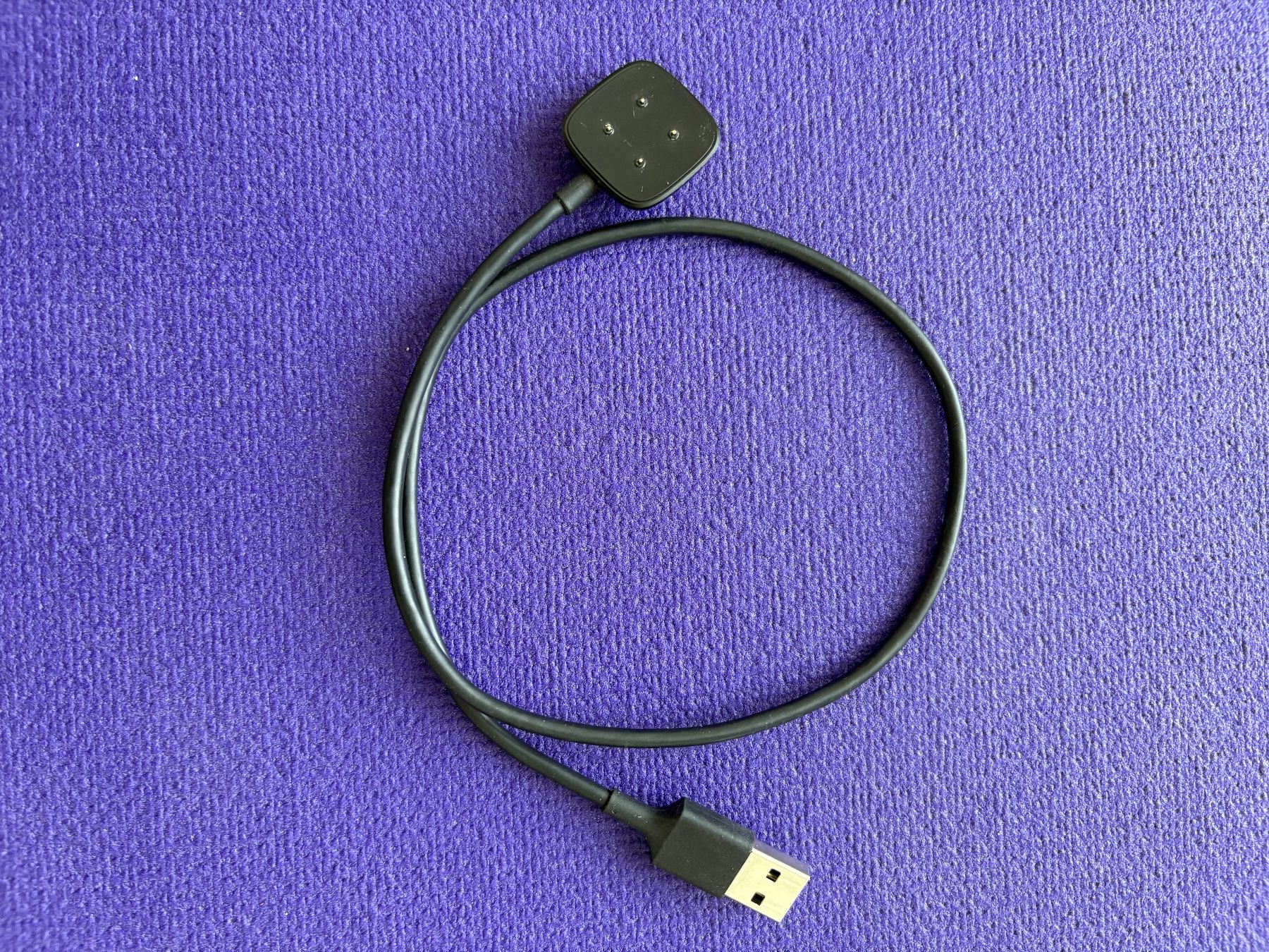 Fitbit Cavi: Ladekabel - Fitbit Versa 3 - Original – Usato da Oberwil BL venduto da nefret01