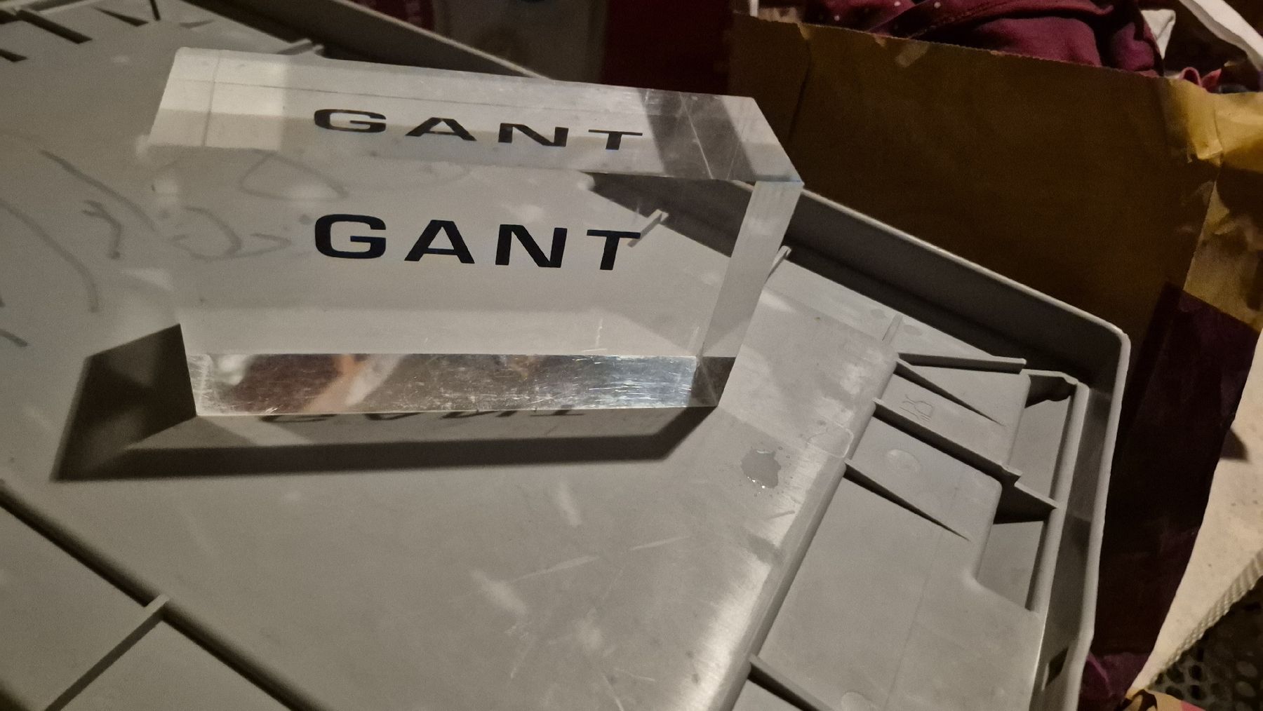 Statuette: logo gant – Usato da Léchelles venduto da sim7891