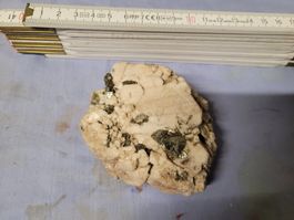 grosses Albitstück vom Binntal