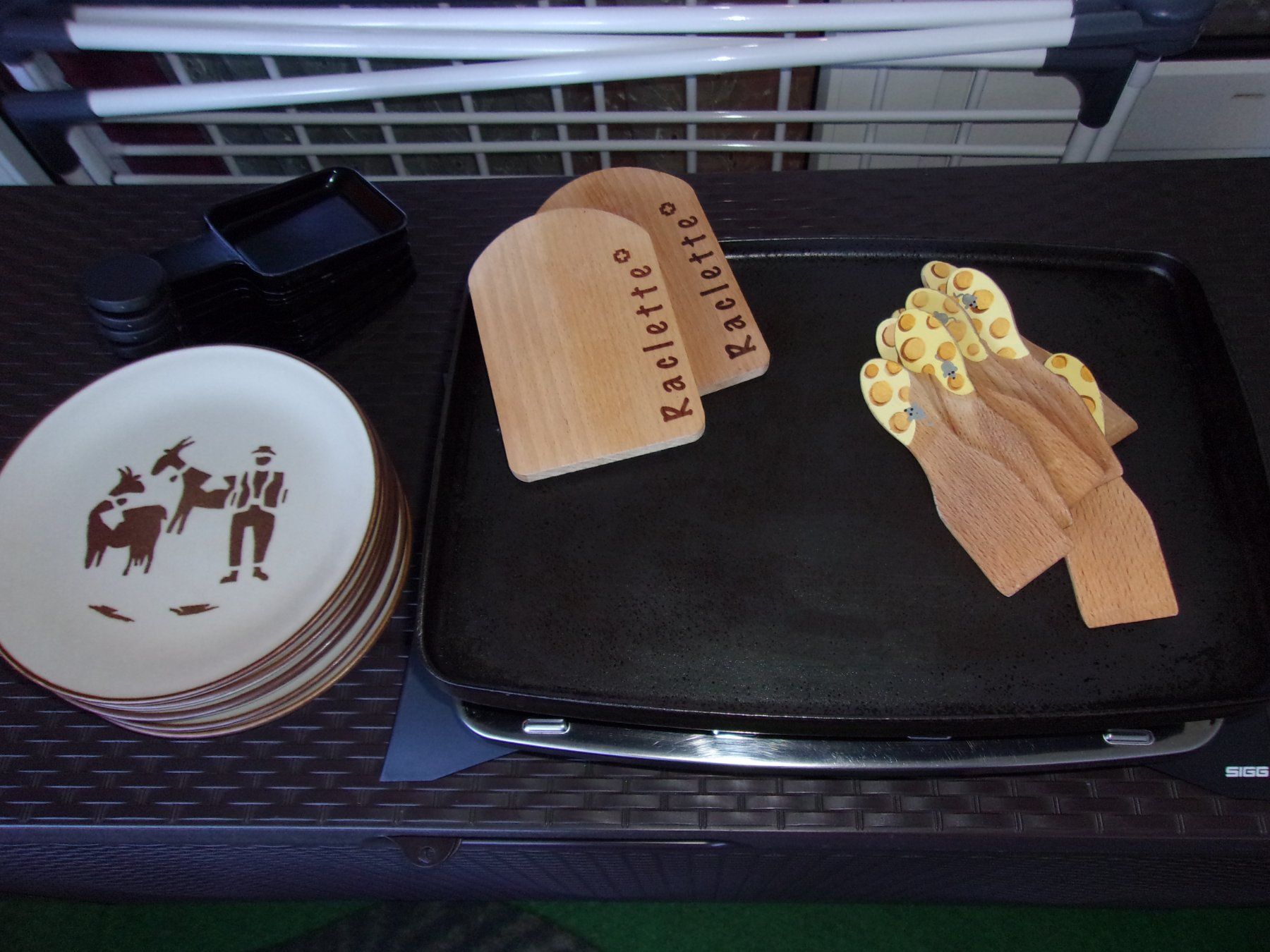 Komplettküchen: Appareil a raclette. – Gebraucht aus Preverenges von Caravane 1