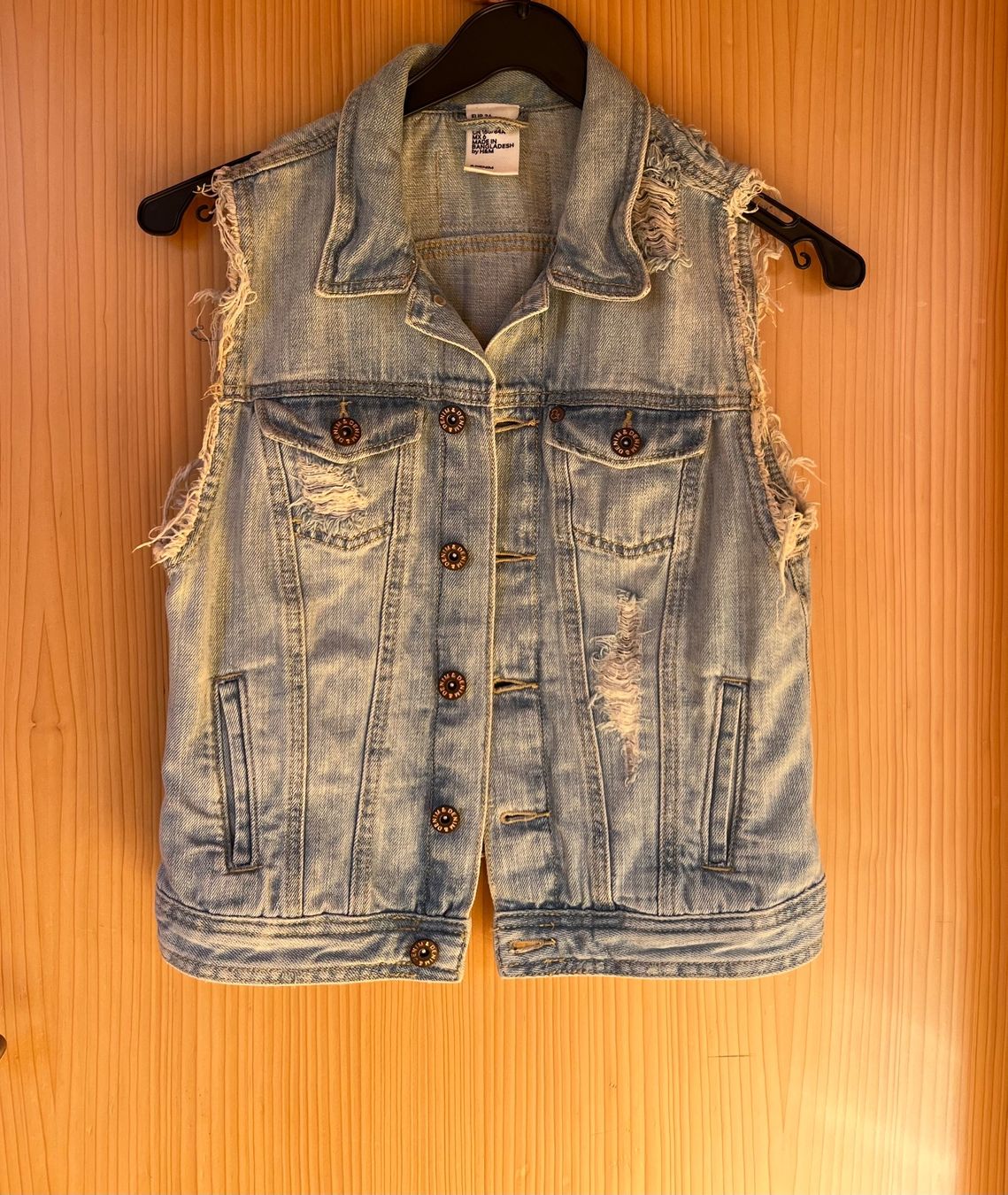 H&M Gilets & Westen: Gilet sans manche - style jeans – Neu (gemäss Beschreibung) aus Ardon von chl_j2df 1