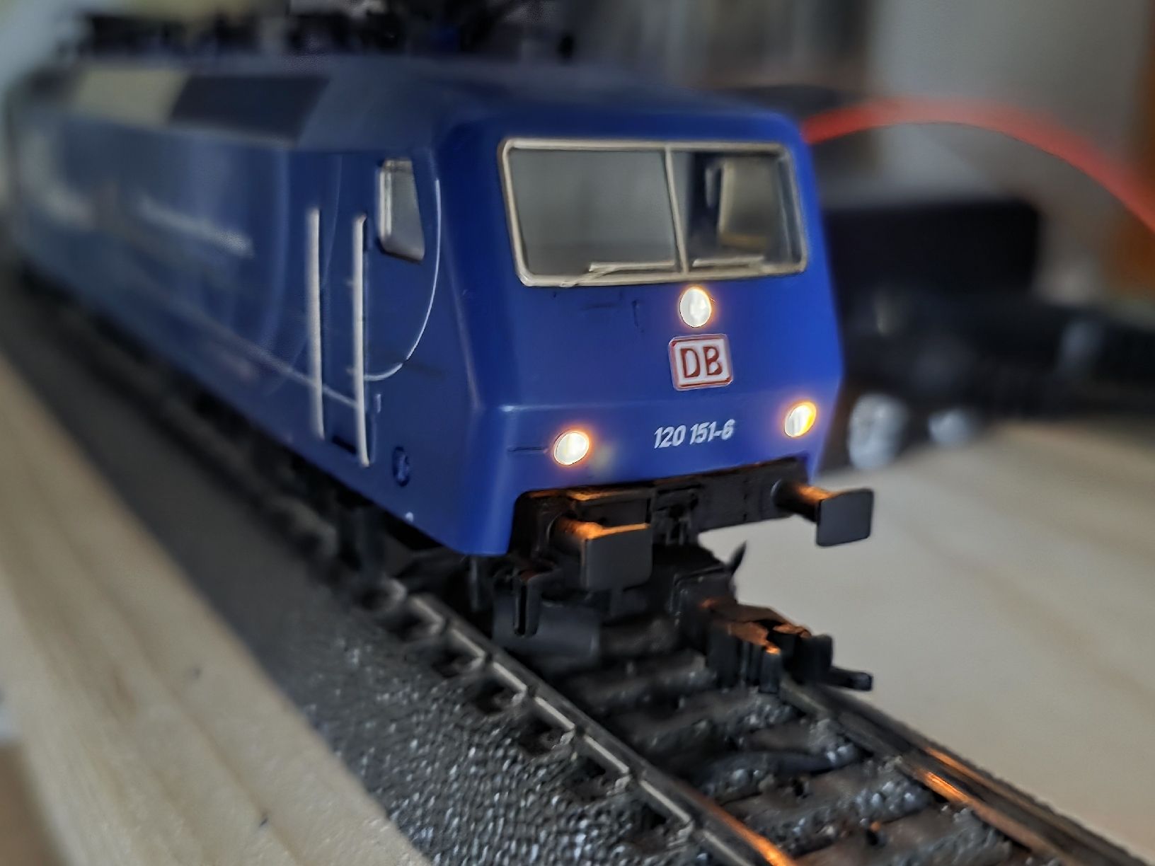 Märklin Modellini di ferrovie: H0 Märklin BR120 ZDF AC Digital  – Usato da Müllheim Dorf venduto da Erdal12 3