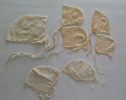 Antike Spitzenhauben, Babymützen, Vintage, 7 Stück