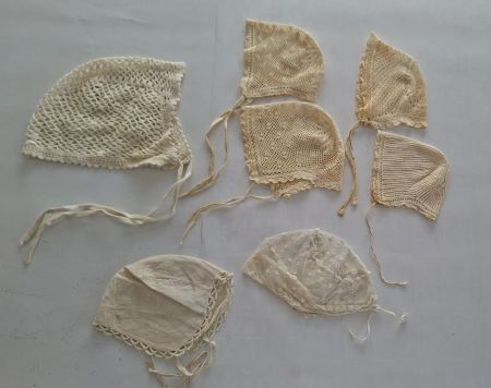Antike Spitzenhauben, Babymützen, Vintage, 7 Stück