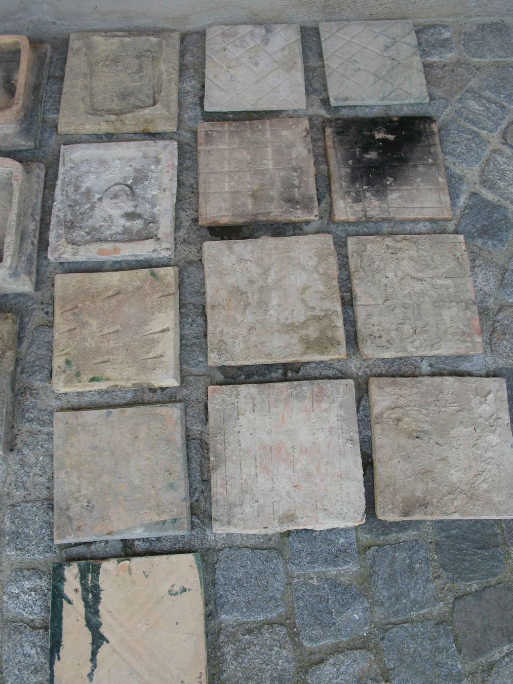 Piatti di portata: Kachelofen-/Keramikplatten antik – Usato da Neftenbach venduto da Cbauma1 8