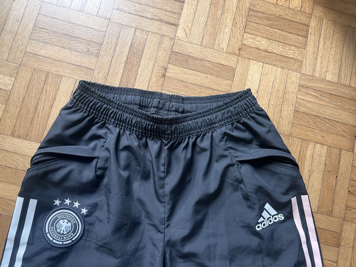 Adidas Pantaloni: Adidas pants / trousers  – Usato da Zug venduto da kar_vq6b 2