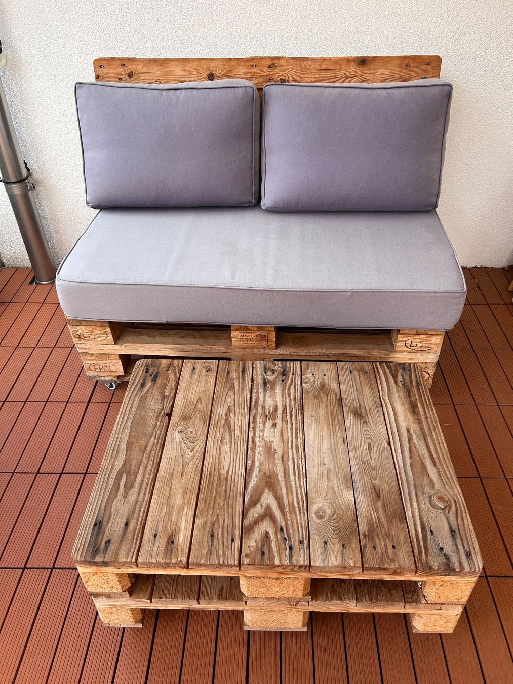 Paletten: Palettenlounge & -tisch – Gebraucht aus Fällanden von Michelle86