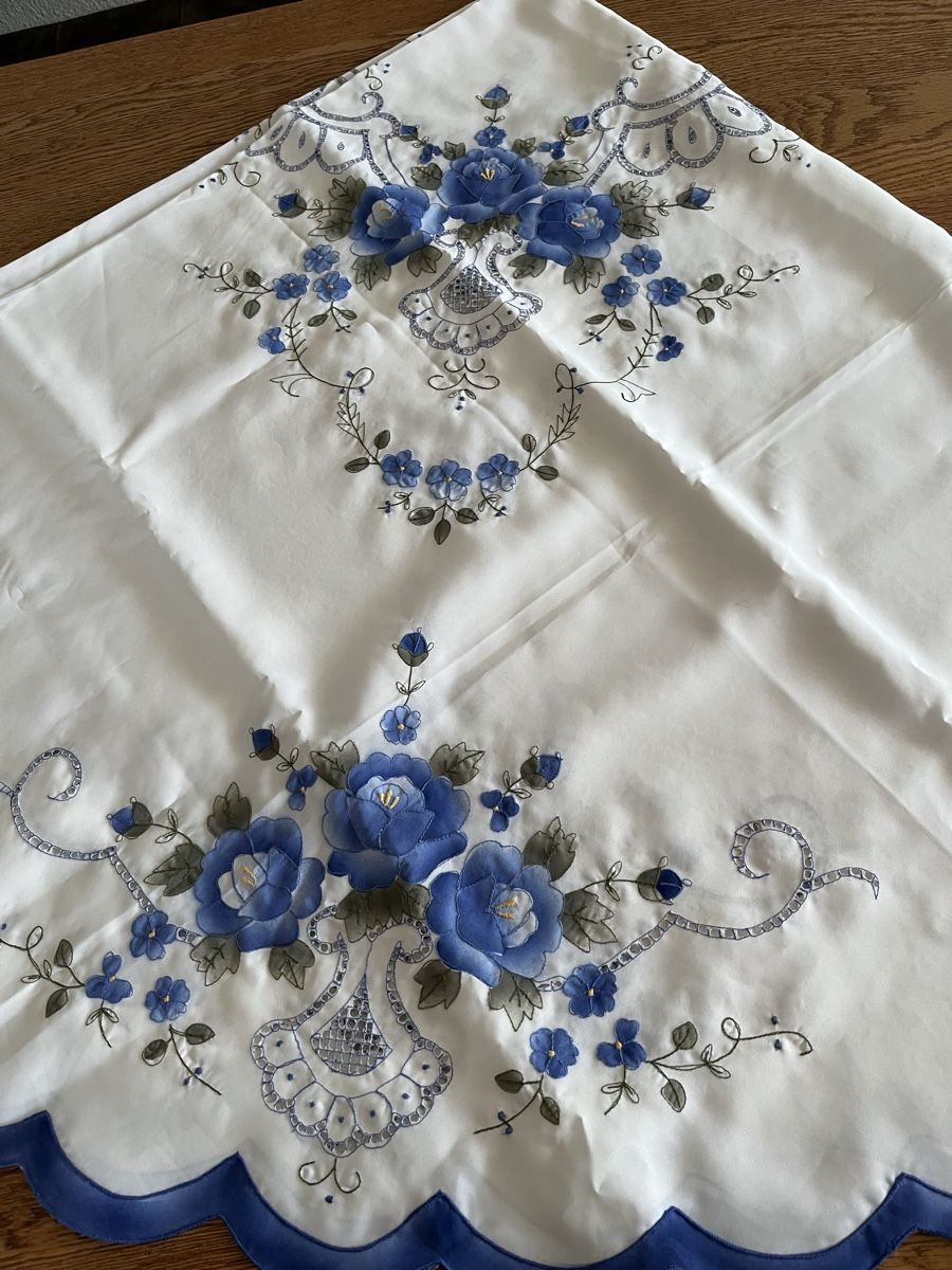 Sonstige Tischwäsche: Tischdecke mit Servierten  – Neu (gemäss Beschreibung) aus Schliern b. Köniz von medion3098 1