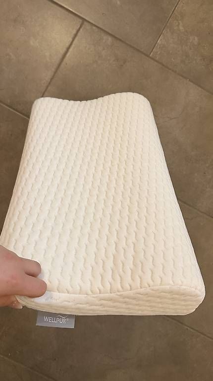 Cuscini: Vendo cuscino WELLPUR ergonomico – Usato da Sessa venduto da Thisisemma